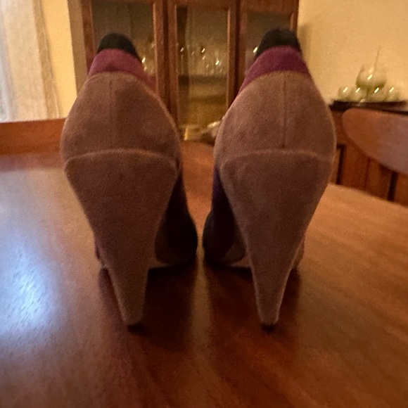 Joan & David black, purple, and grey heels. Size 8.5. - Picture 3 of 6